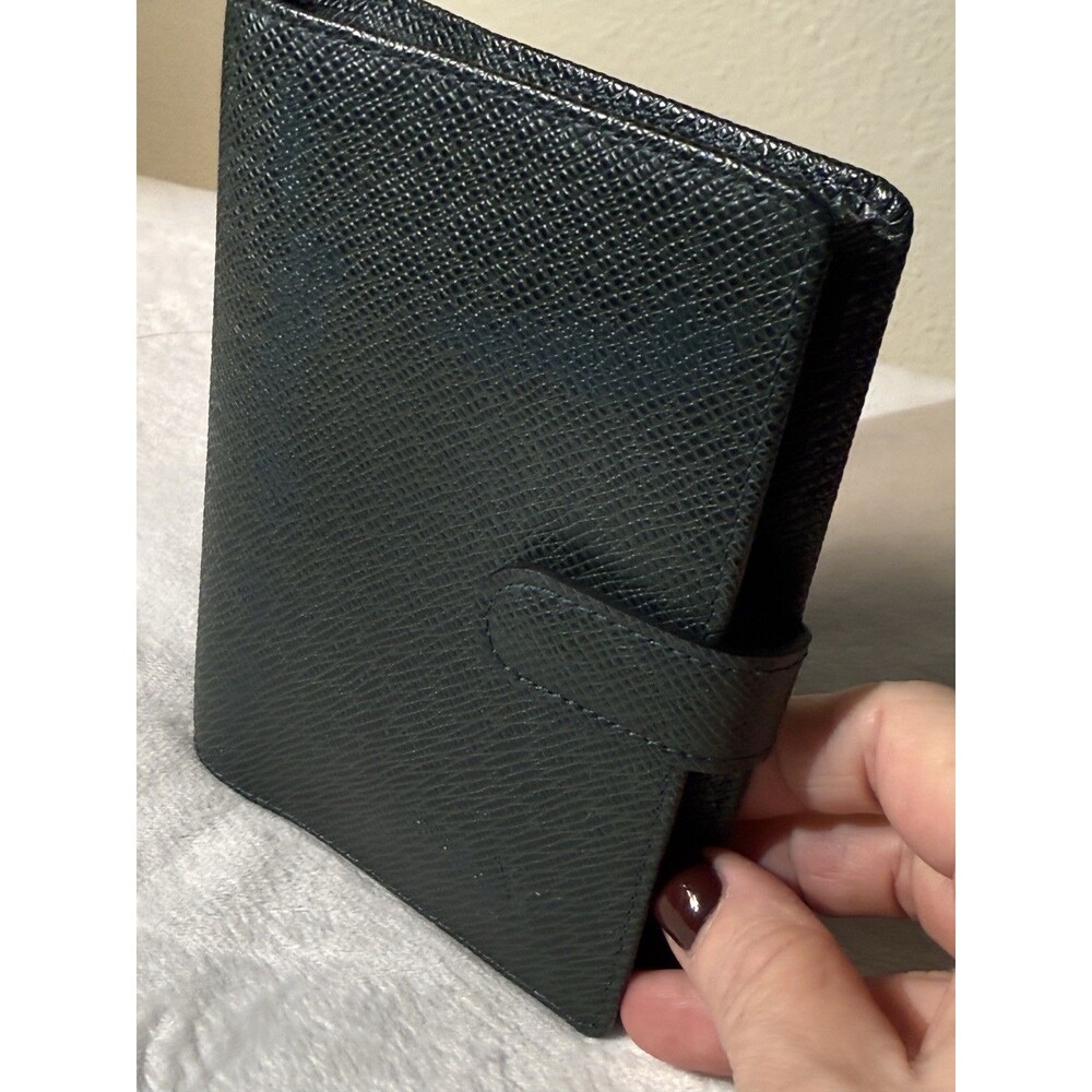 Preowned Louis Vuitton Taiga, Leather Green P.M. Agenda Great Condition